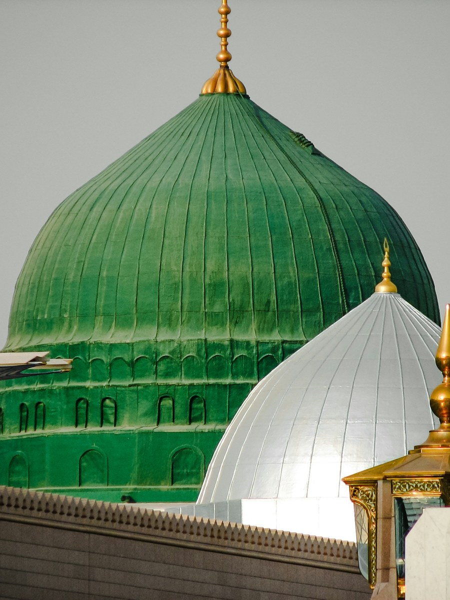 The green dome of the Prophet's Mosque (Masjid al-Nabawi) in Madinah